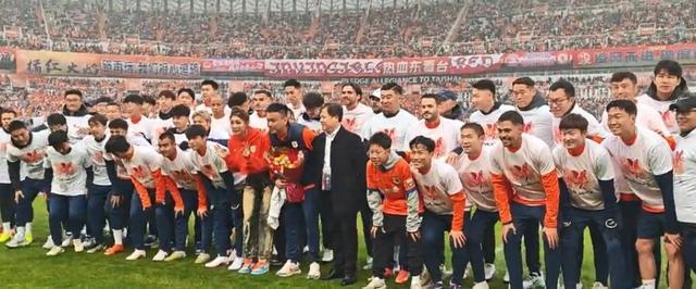 韩鹏祝福张弛：“上半场”结束，“下半场”同样精彩，送战友